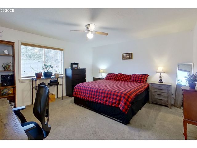 6842 JESSICA Dr, Springfield, OR 97478