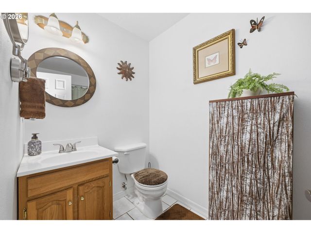 6842 JESSICA Dr, Springfield, OR 97478