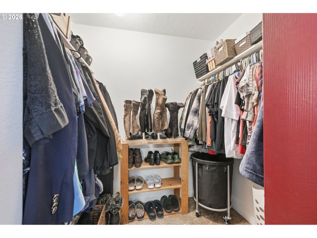 6842 JESSICA Dr, Springfield, OR 97478