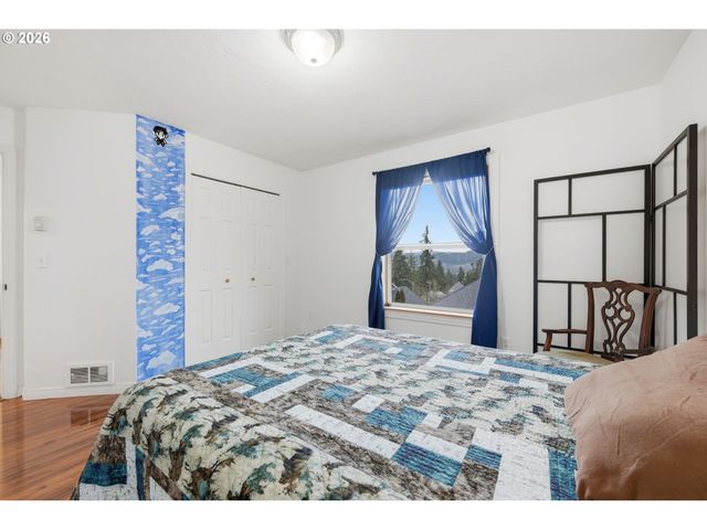 6842 JESSICA Dr, Springfield, OR 97478