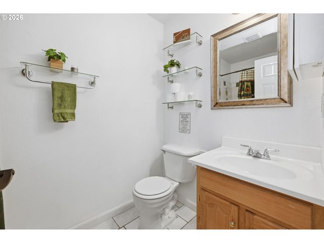 6842 JESSICA Dr, Springfield, OR 97478