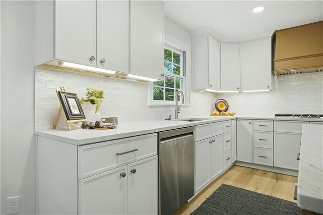 1390 Tennis Court Place, Roswell, GA 30075