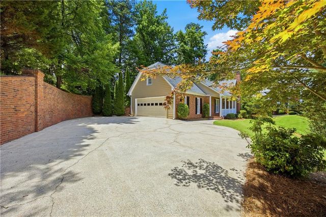 1390 Tennis Court Place, Roswell, GA 30075