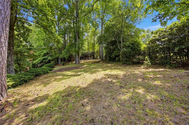 1390 Tennis Court Place, Roswell, GA 30075