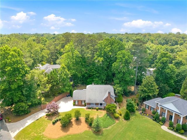 1390 Tennis Court Place, Roswell, GA 30075