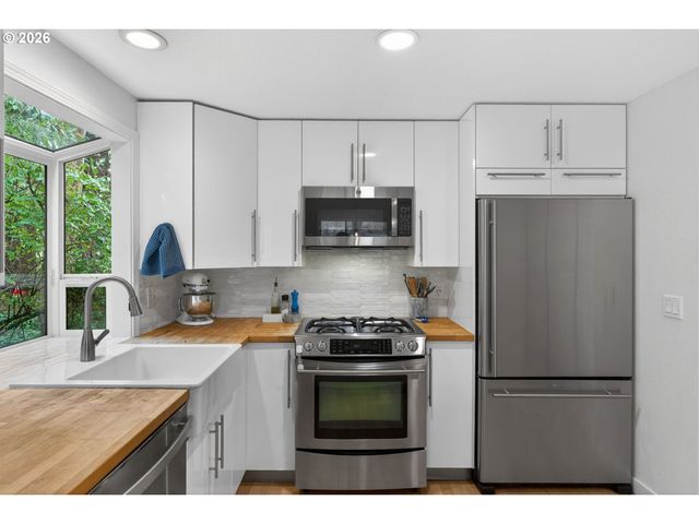 8115 Sw HEMLOCK St, Portland, OR 97223