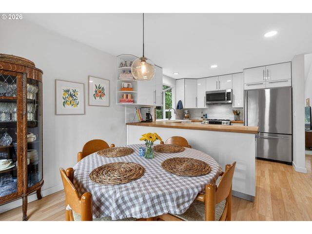 8115 Sw HEMLOCK St, Portland, OR 97223