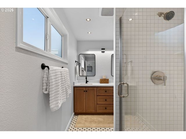 8115 Sw HEMLOCK St, Portland, OR 97223