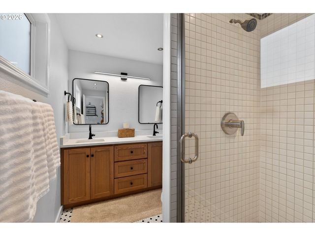 8115 Sw HEMLOCK St, Portland, OR 97223