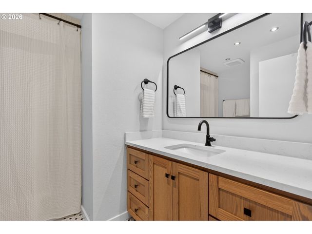 8115 Sw HEMLOCK St, Portland, OR 97223