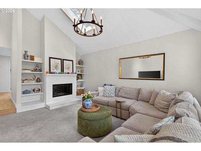 8115 Sw HEMLOCK St, Portland, OR 97223