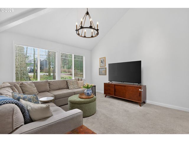 8115 Sw HEMLOCK St, Portland, OR 97223