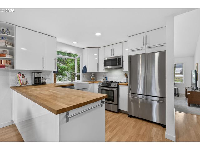 8115 Sw HEMLOCK St, Portland, OR 97223