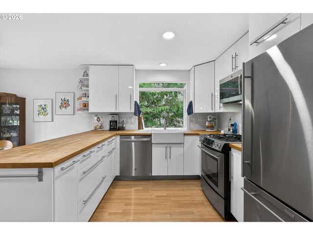 8115 Sw HEMLOCK St, Portland, OR 97223