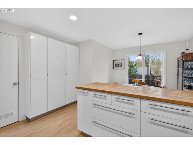 8115 Sw HEMLOCK St, Portland, OR 97223