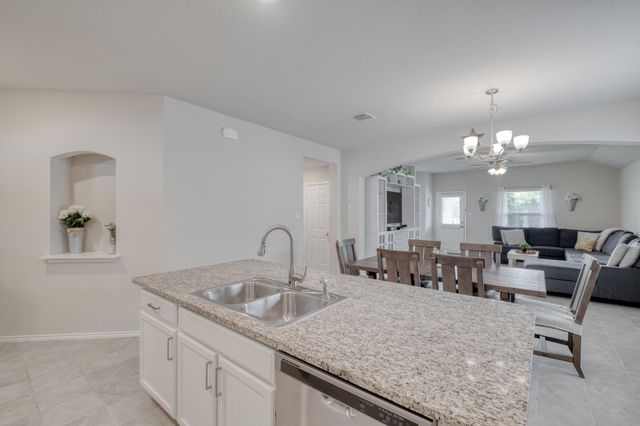 204 Taggart TRL, Jarrell, TX 76537