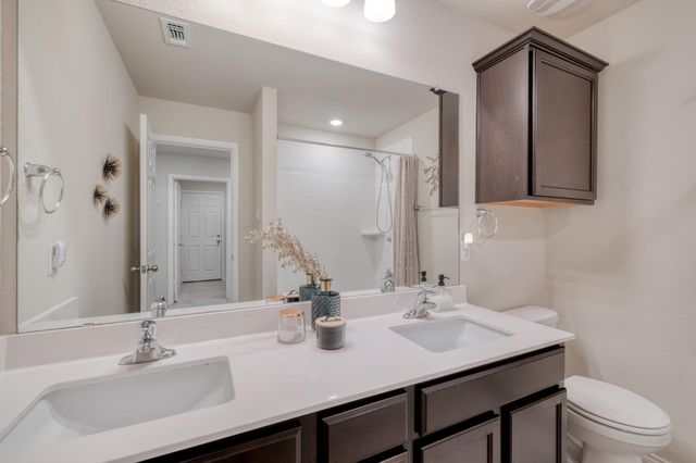 204 Taggart TRL, Jarrell, TX 76537