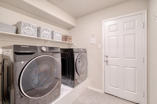 204 Taggart TRL, Jarrell, TX 76537