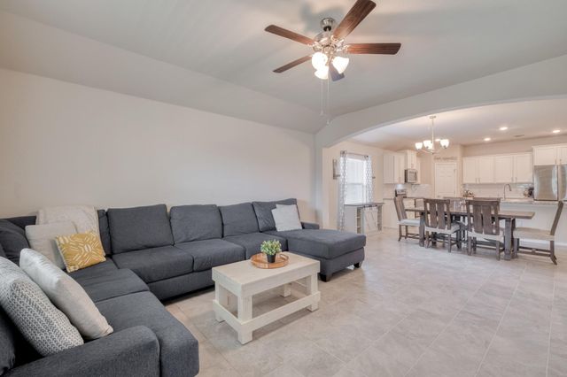 204 Taggart TRL, Jarrell, TX 76537