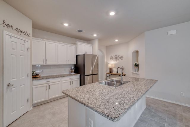 204 Taggart TRL, Jarrell, TX 76537