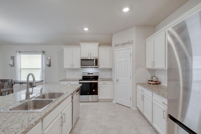 204 Taggart TRL, Jarrell, TX 76537