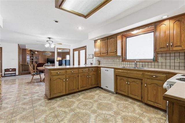 26418 S Freedom Road, Harrisonville, MO 64701