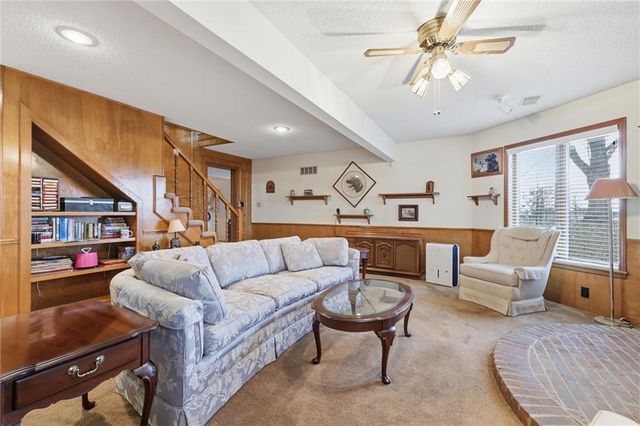 26418 S Freedom Road, Harrisonville, MO 64701