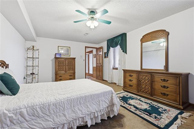 26418 S Freedom Road, Harrisonville, MO 64701