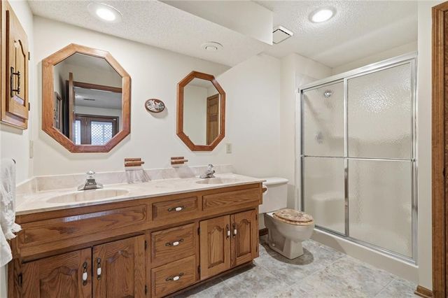 26418 S Freedom Road, Harrisonville, MO 64701