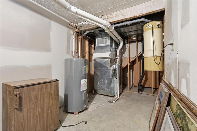 26418 S Freedom Road, Harrisonville, MO 64701