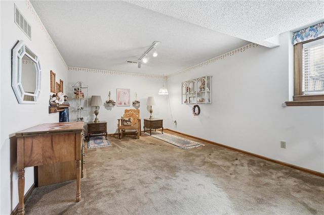 26418 S Freedom Road, Harrisonville, MO 64701