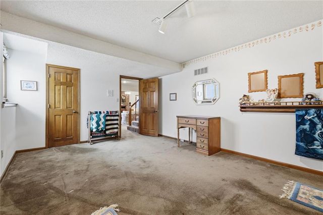 26418 S Freedom Road, Harrisonville, MO 64701