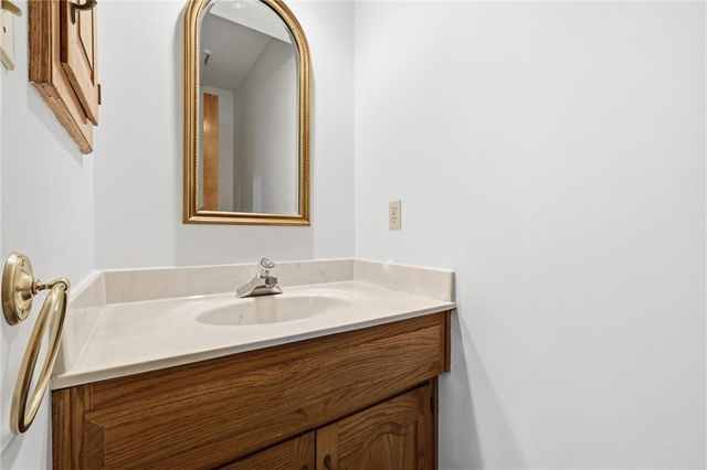 26418 S Freedom Road, Harrisonville, MO 64701