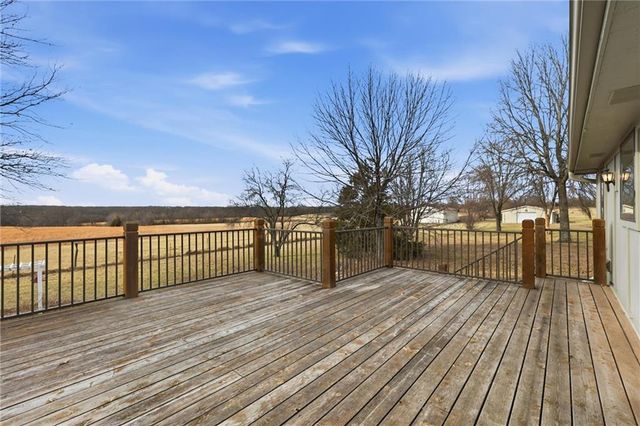 26418 S Freedom Road, Harrisonville, MO 64701
