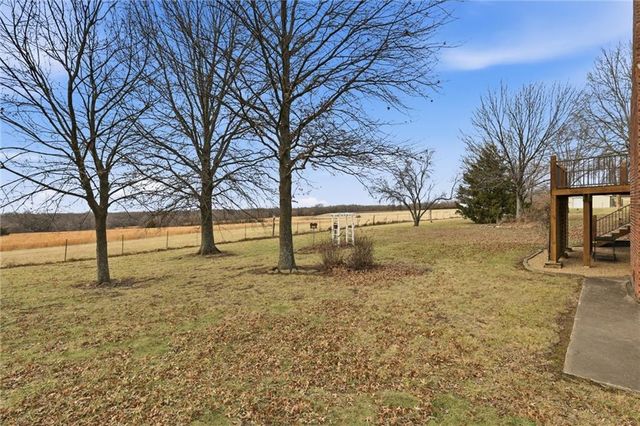 26418 S Freedom Road, Harrisonville, MO 64701