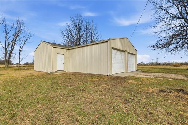 26418 S Freedom Road, Harrisonville, MO 64701