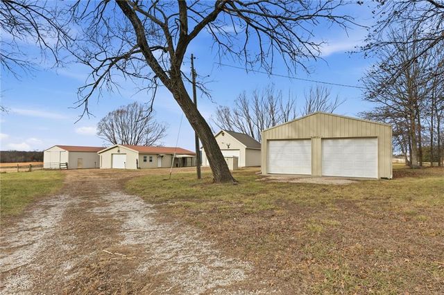 26418 S Freedom Road, Harrisonville, MO 64701
