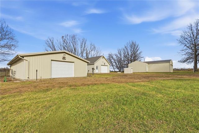 26418 S Freedom Road, Harrisonville, MO 64701