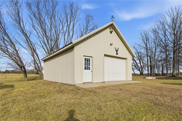 26418 S Freedom Road, Harrisonville, MO 64701