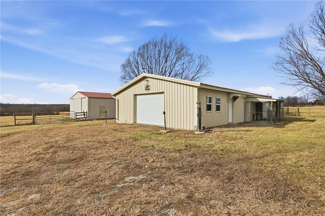 26418 S Freedom Road, Harrisonville, MO 64701