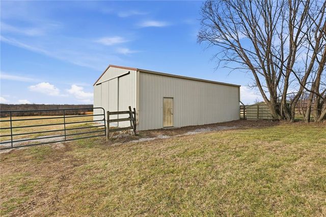26418 S Freedom Road, Harrisonville, MO 64701