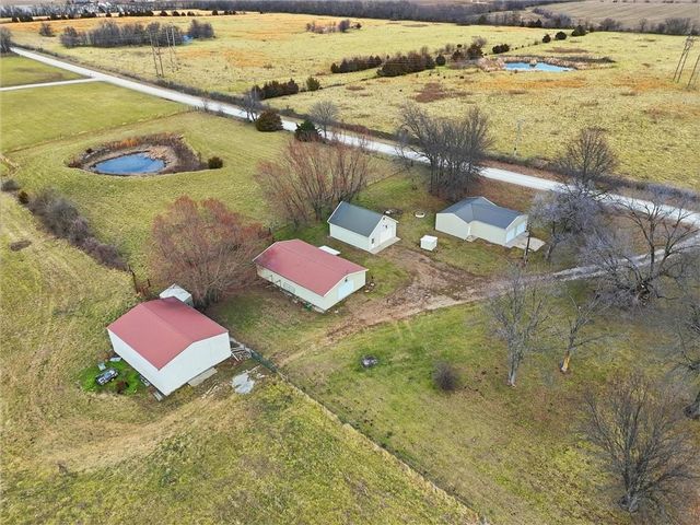 26418 S Freedom Road, Harrisonville, MO 64701