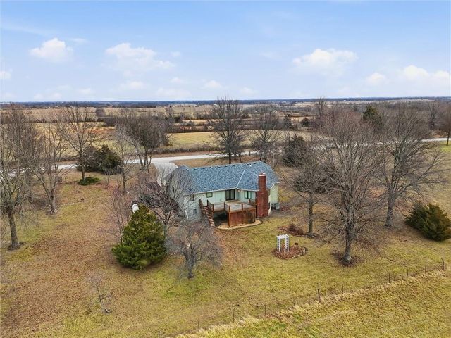 26418 S Freedom Road, Harrisonville, MO 64701