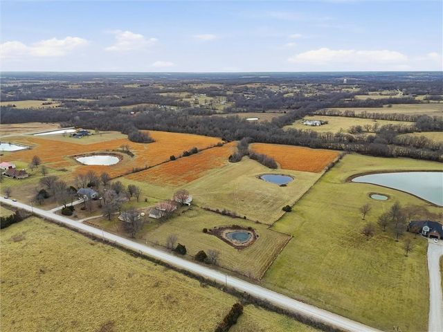 26418 S Freedom Road, Harrisonville, MO 64701