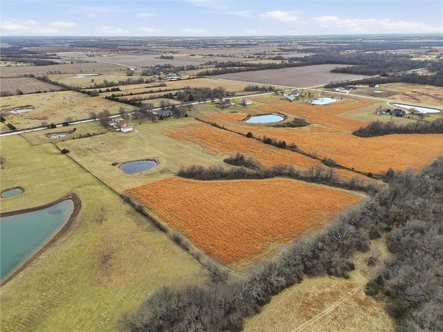 26418 S Freedom Road, Harrisonville, MO 64701