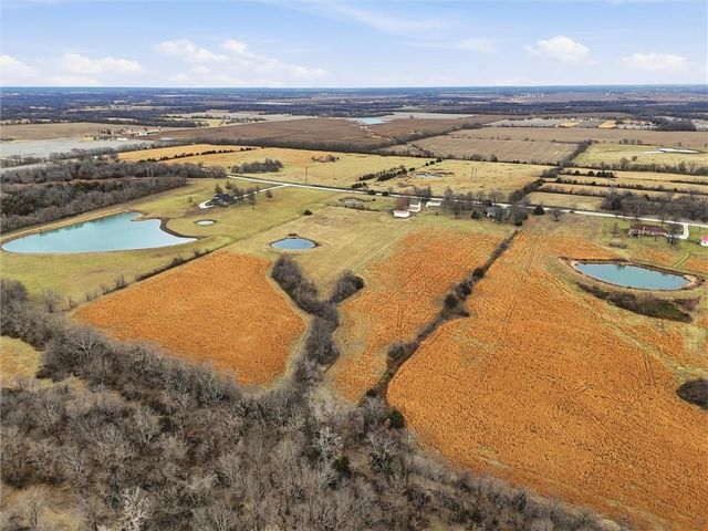 26418 S Freedom Road, Harrisonville, MO 64701