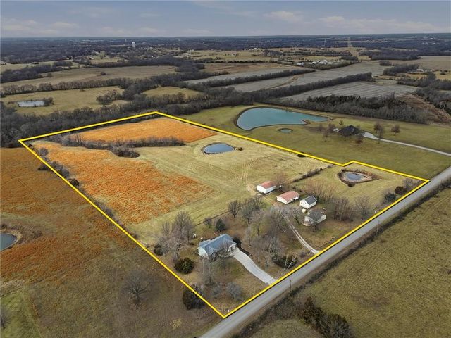 26418 S Freedom Road, Harrisonville, MO 64701