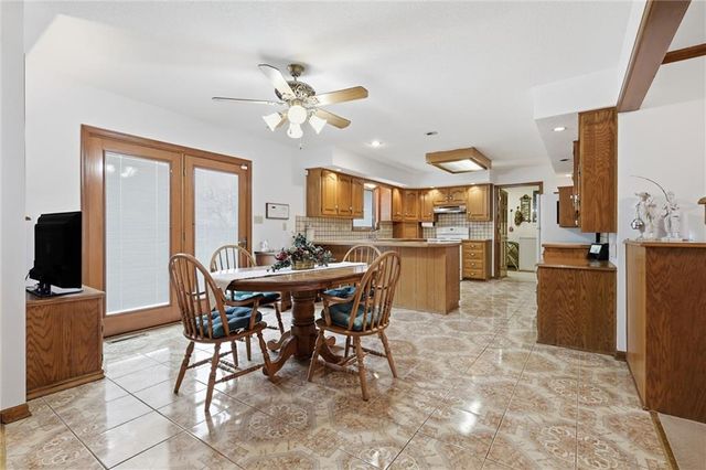 26418 S Freedom Road, Harrisonville, MO 64701