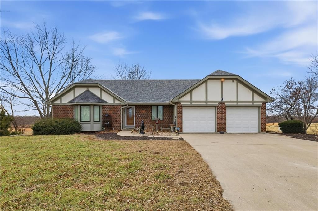 26418 S Freedom Road, Harrisonville, MO 64701
