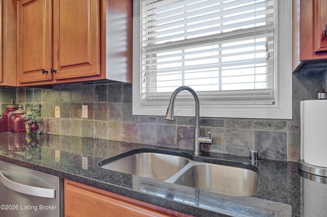 187 Jennifers Point, Fisherville, KY 40023